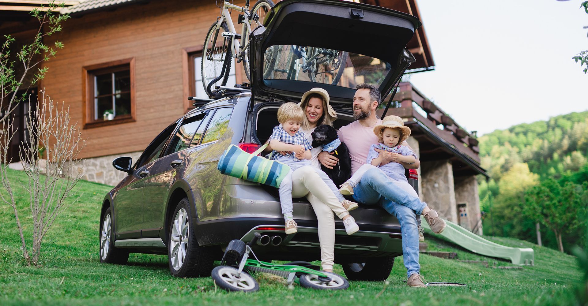 A family is sitting in the back of a car.