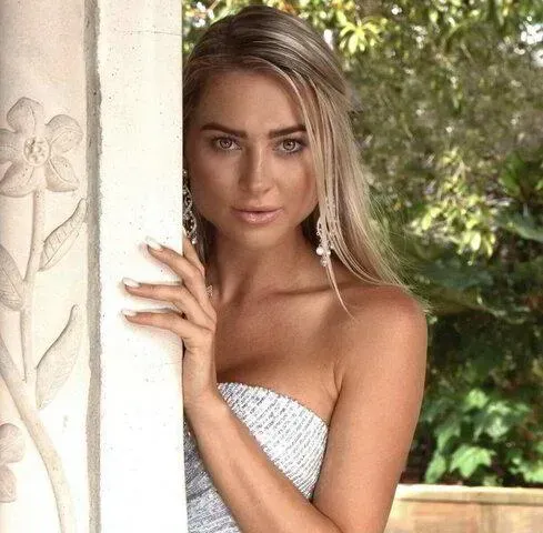 A Woman In A Strapless Dress — It's All About Brows In Varsity Lakes, QLD
