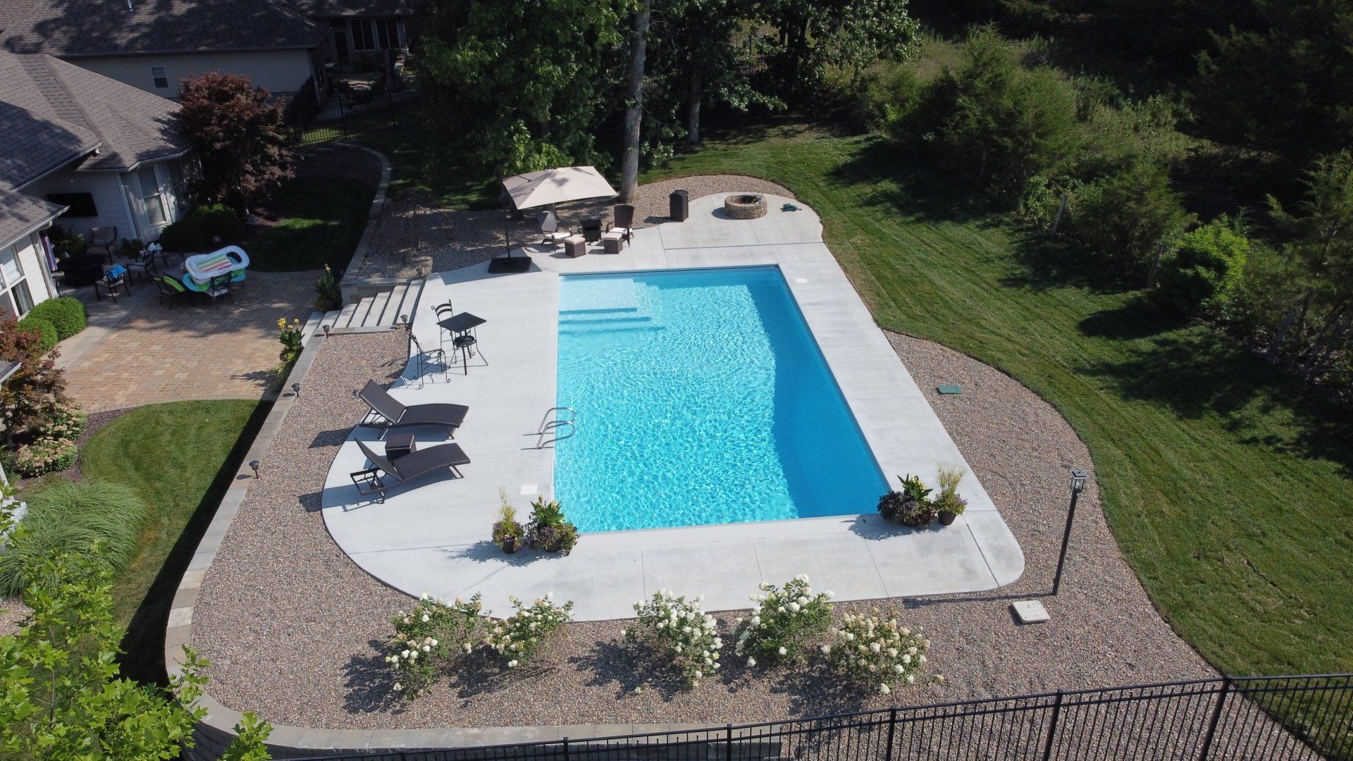 These vinyl liner pools can withstand sunlight, water, and chemicals, so that you can spend less time cleaning your pool and more time relaxing by it!