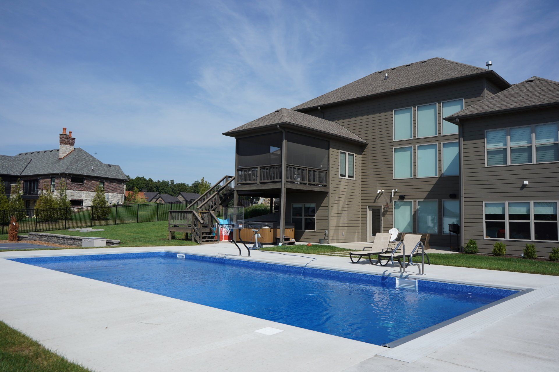 The non-porous liner helps to mitigate algae growth, which allows you to easily maintain clean water with proper maintenance. Vinyl swimming pool installation