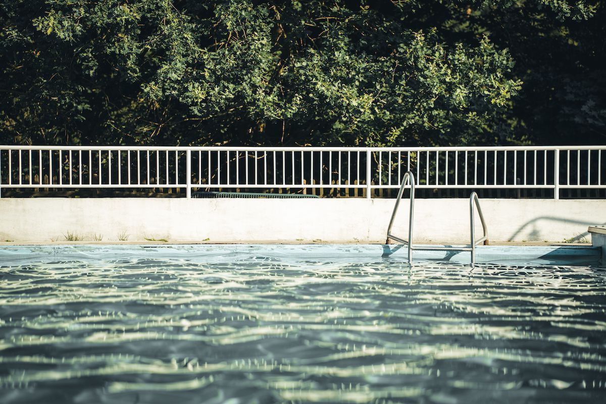 Does Your Swimming Pool Need a Fence? Call Peavler Construction in Mid-MO