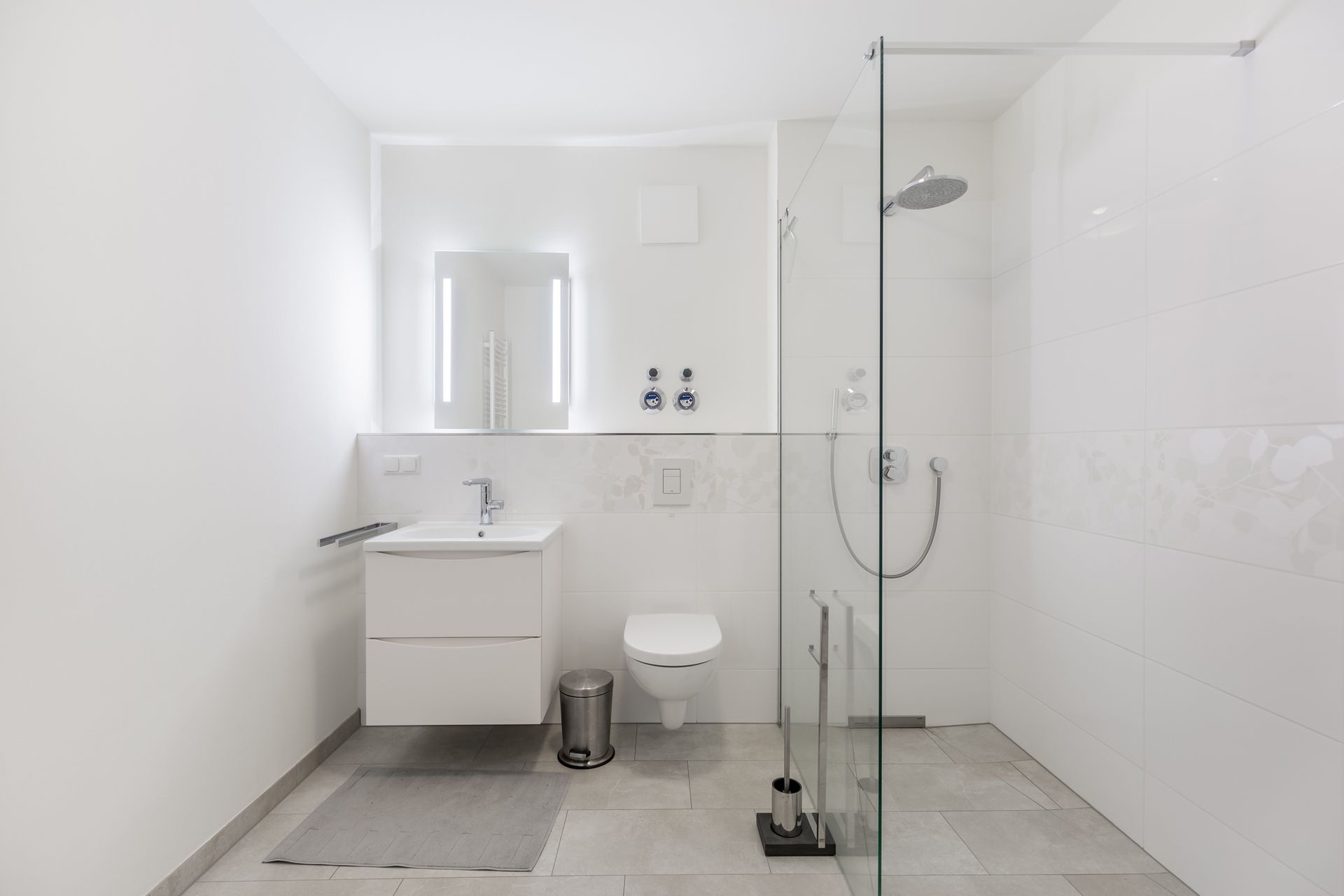 White Bathroom — Saint Louis, MO — Contemporary Refinishing