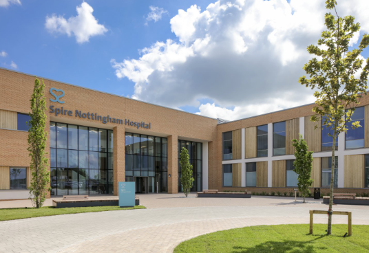 A large brick building with the words spire nottingham hospital on it