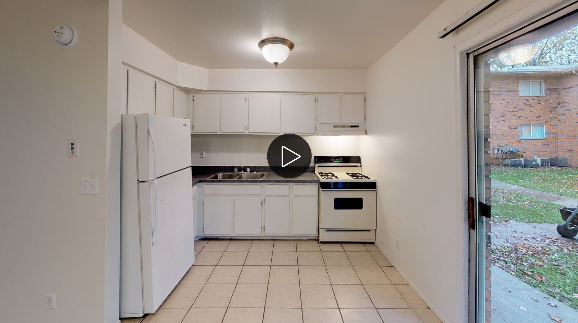 2 BEDROOM, 1 BATH, 850 SQUARE FOOT APARTMENT