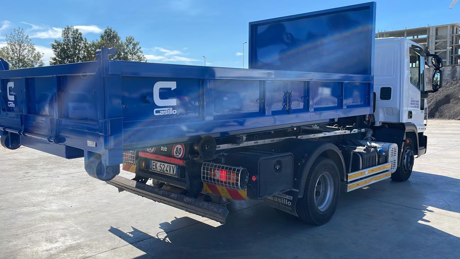 camion per trasporto rifiuti speciali