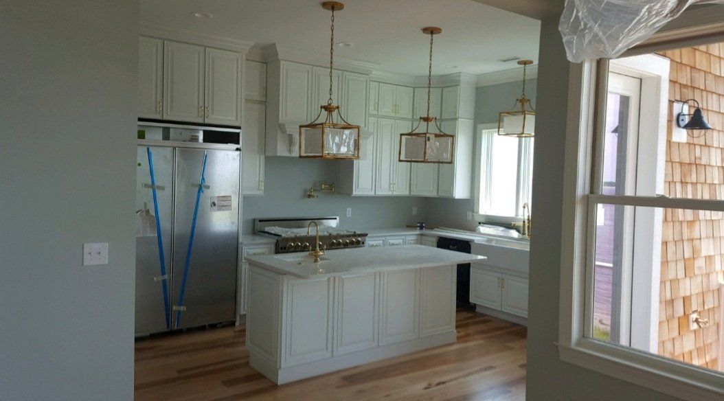 White Table Countertop — Wilmington, NC — The Cabinet Gallery