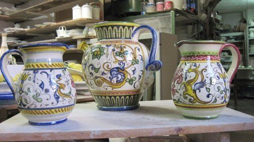 vaso in ceramica decorato a mano