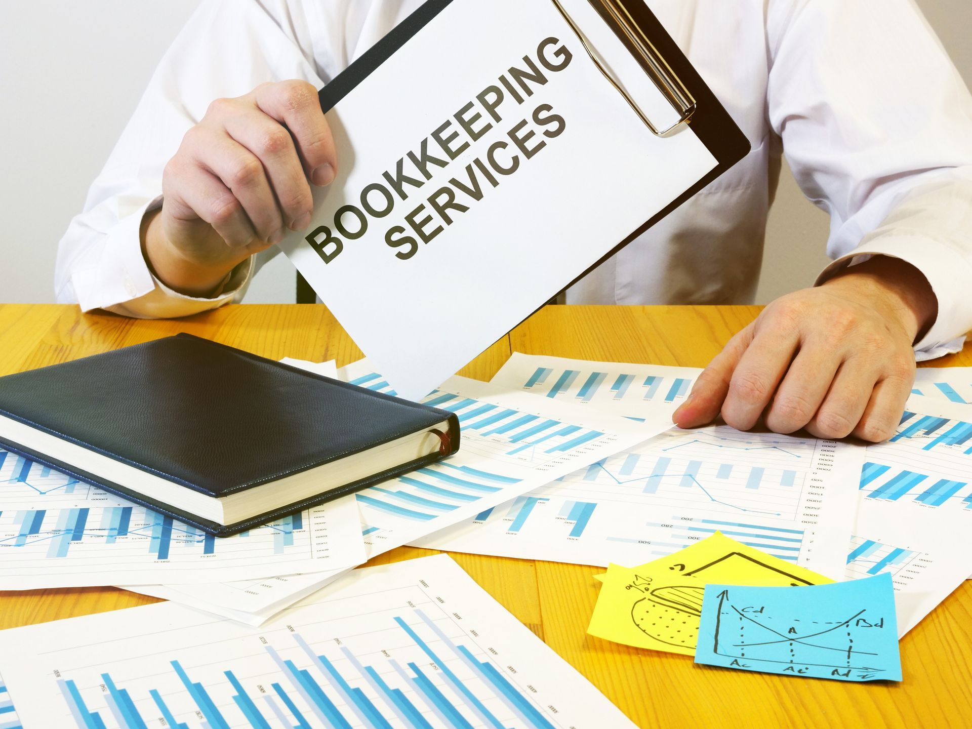 Handwritten note highlighting accounting services, showcasing expert bookkeeping service. Handwritten note highlighting accounting services, showcasing expert bookkeeping service.
