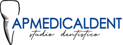 Logo per lo studio dentistico APMEDICALDENT, caratterizzato da un'icona a forma di dente stilizzata accanto a un testo blu in grassetto.