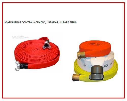 Dos mangueras contra incendios están apiladas una encima de otra sobre un fondo blanco.