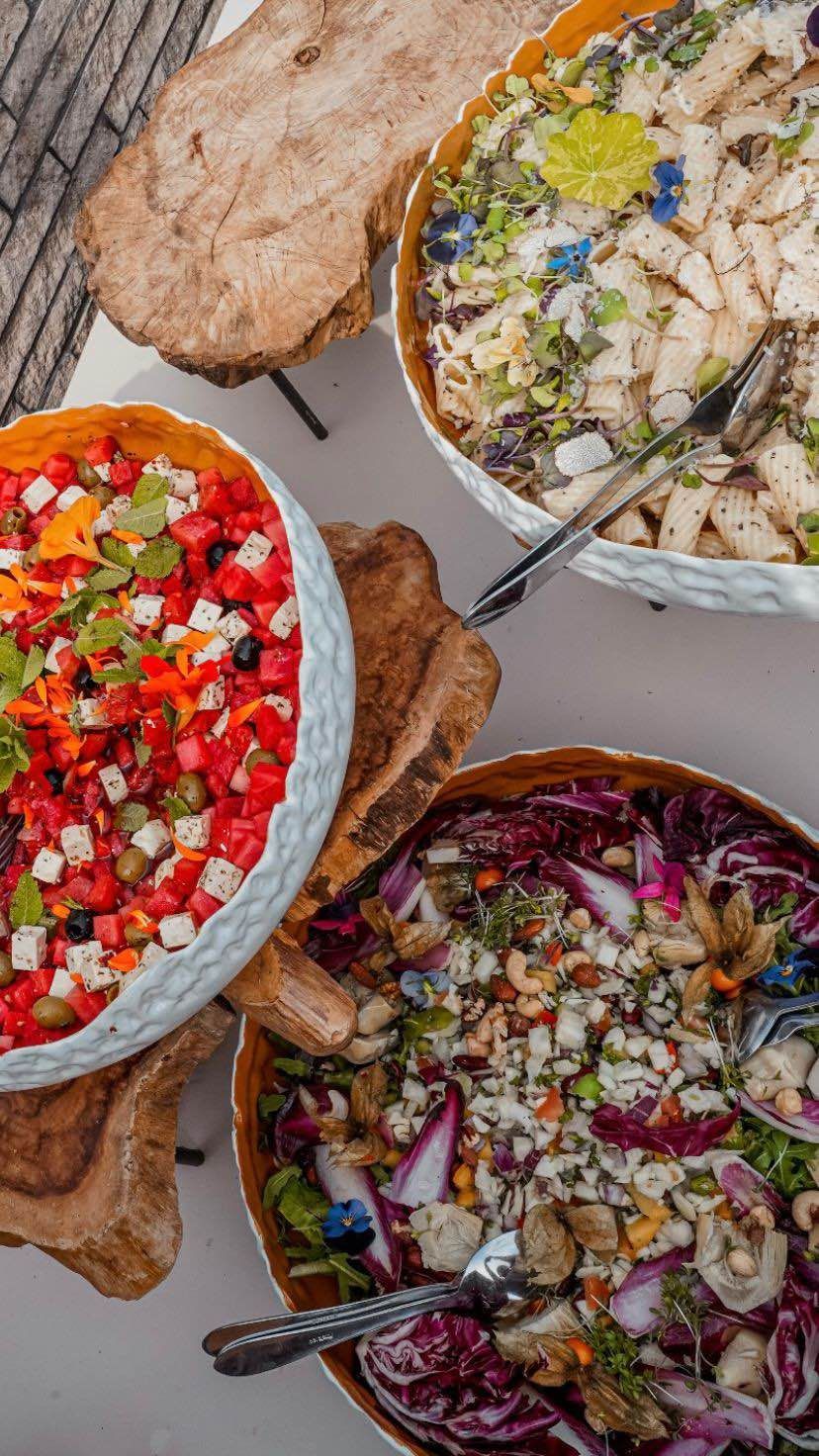 Buffet, mooie schalen op planken