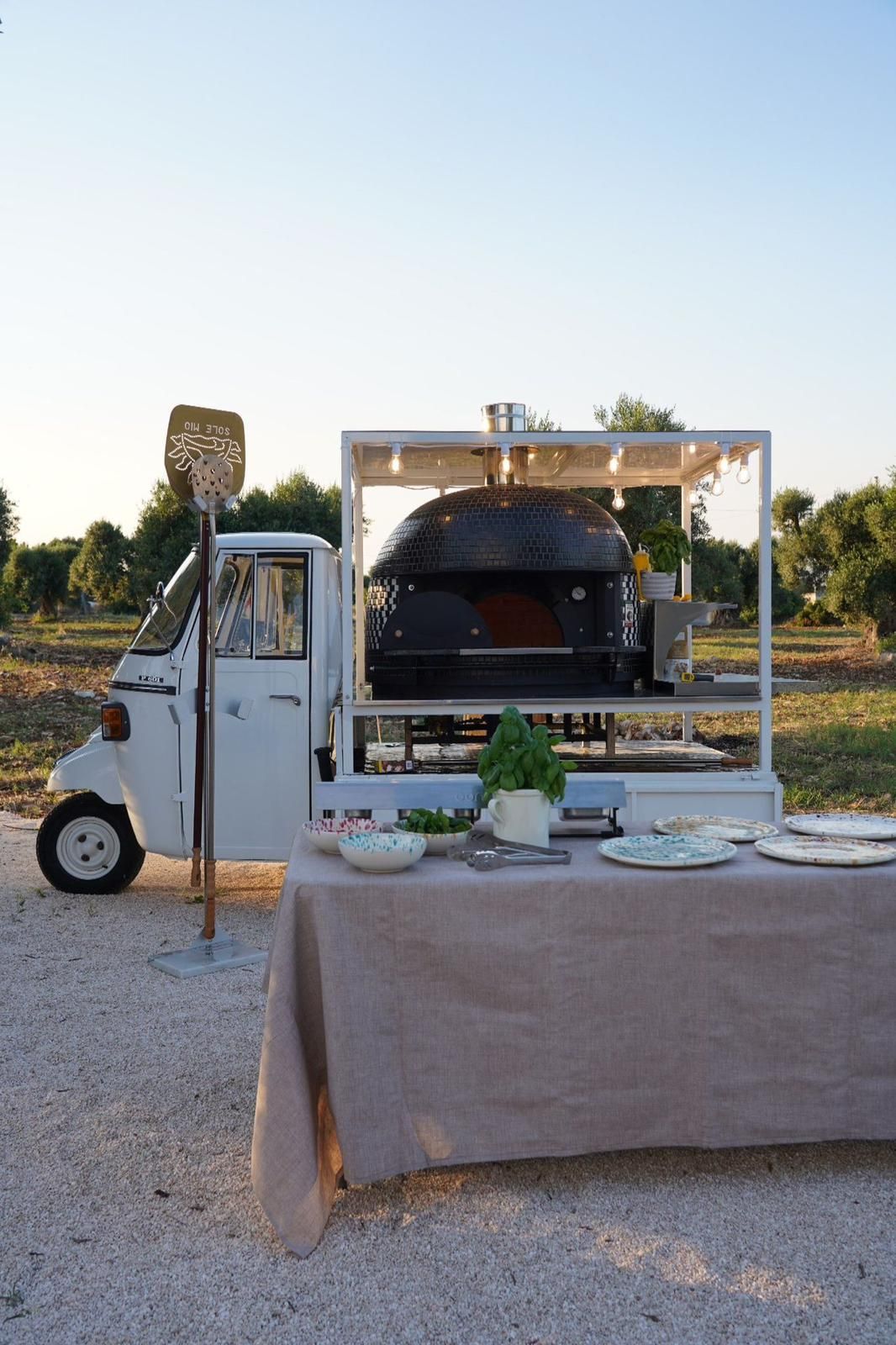 Piaggio met daarop Green Egg