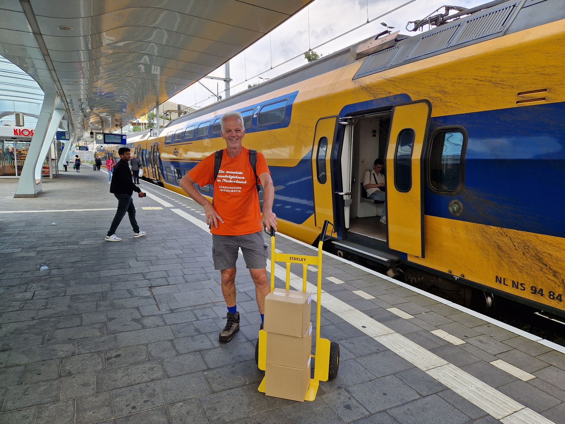 Uitgever Lourens Vellinga op weg naar een presentatie