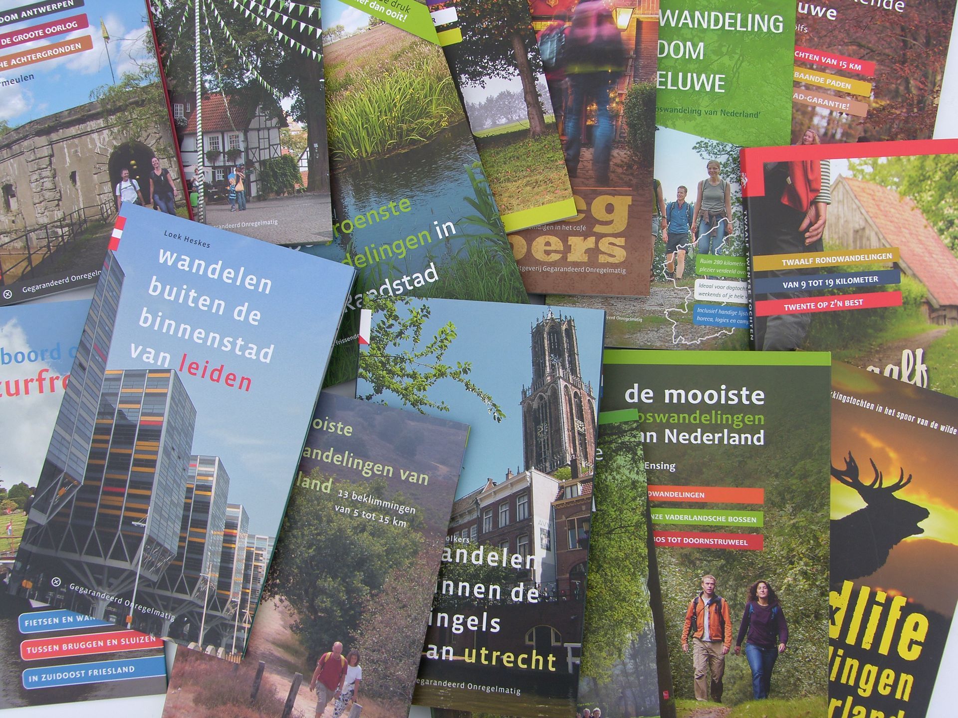 Afbeelding van veel wandelgidsen van Gegarandeerd Onregelmatig