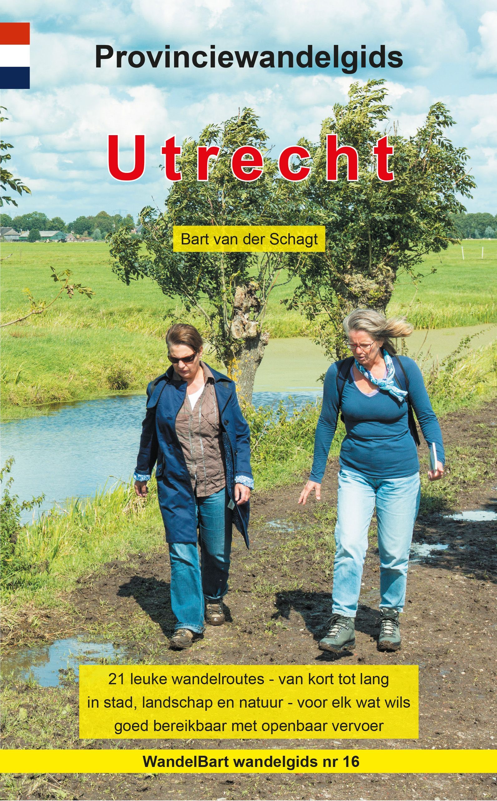 Boekcover: Twee vrouwen wandelen over een pad in Utrecht, Nederland. Water en bomen op de achtergrond. Boektitel: Utrecht.