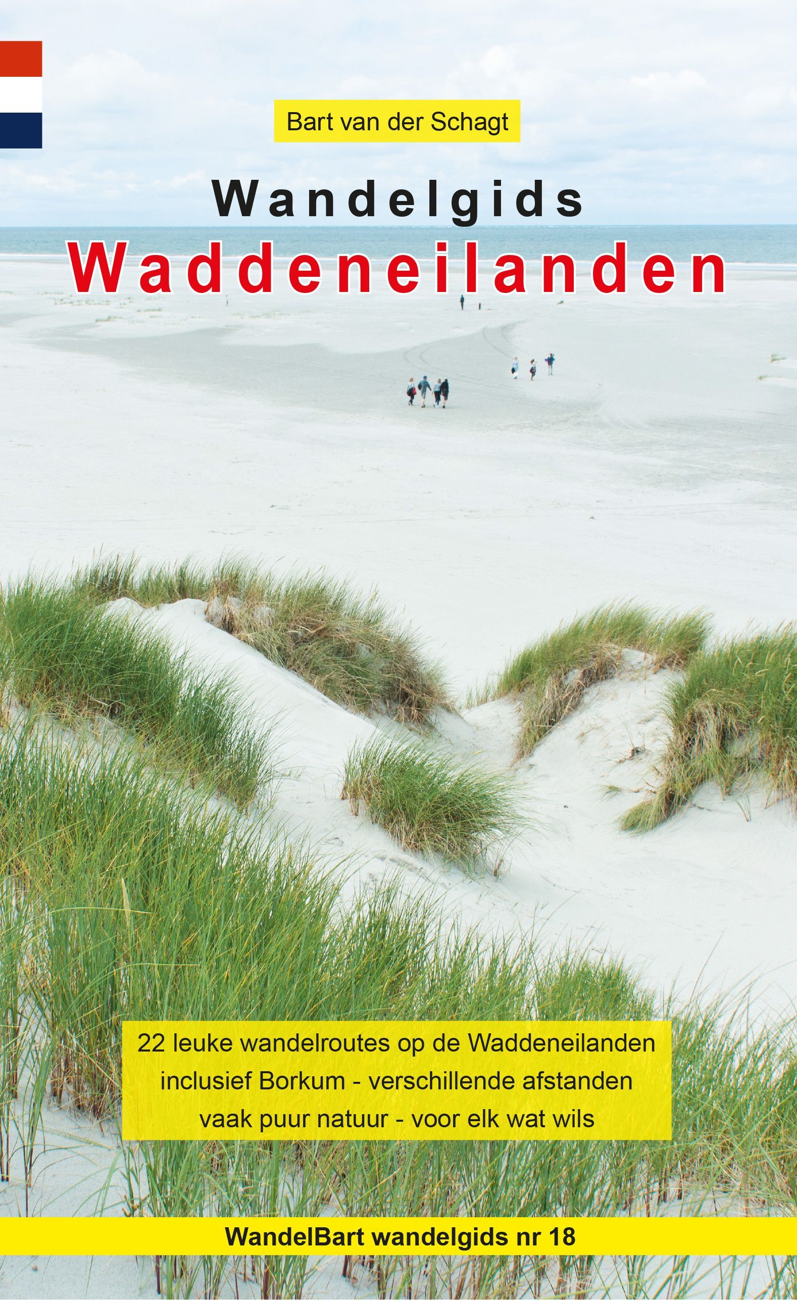 Boekomslag voor een wandelgids voor de Waddeneilanden in Nederland, met duinen, strand en water.