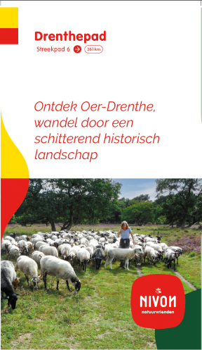 Een schaapherder met kudde in een groen veld. Bord met de tekst 