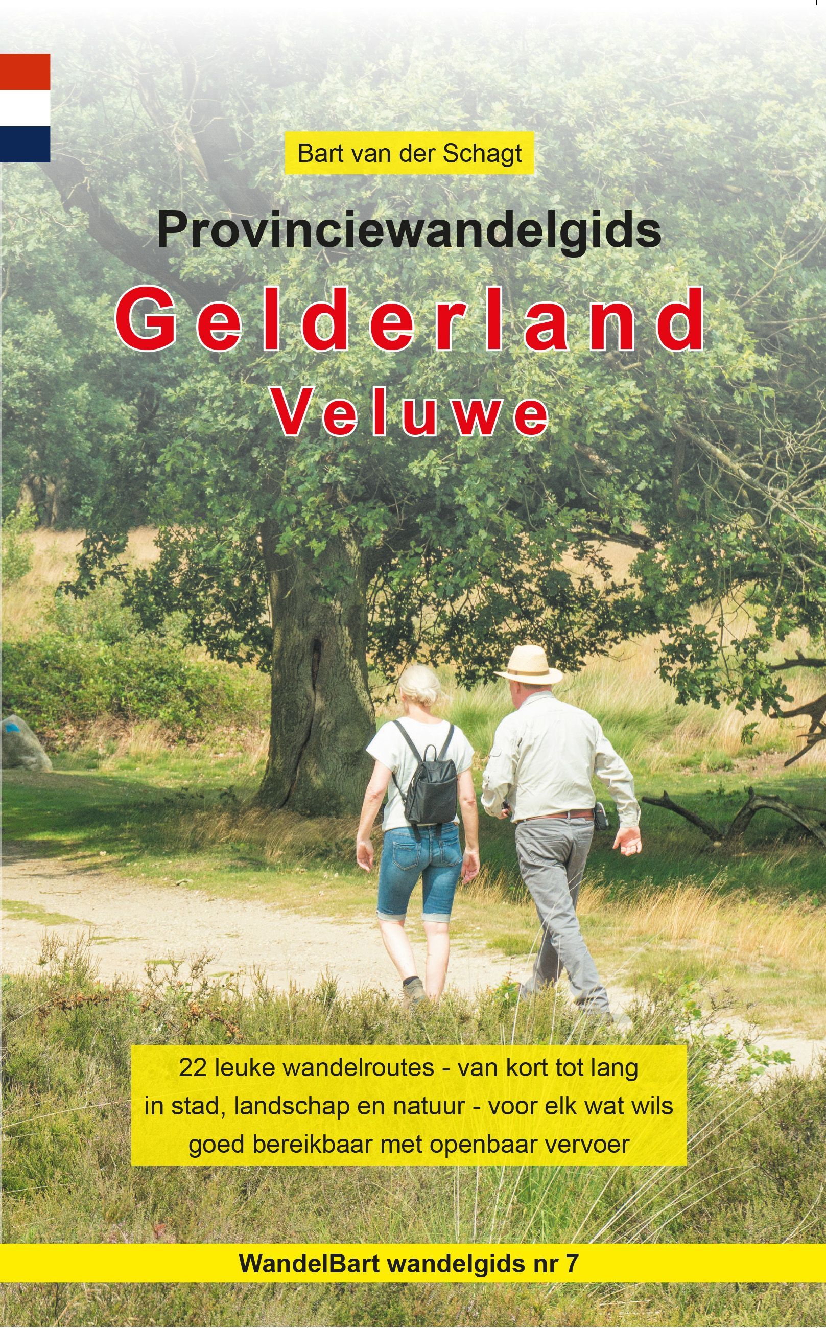 Omslag van een wandelgids voor Gelderland, Nederland, met twee mensen die over een pad in een parkachtige omgeving lopen.