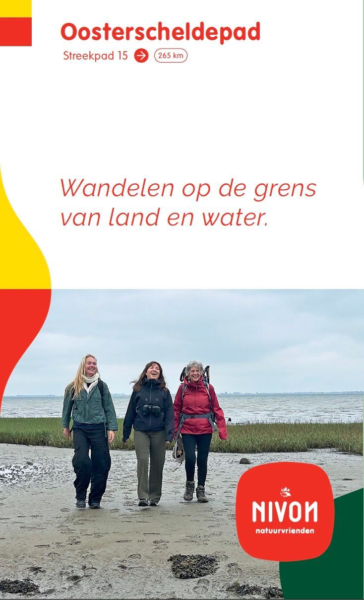 Drie mensen lopen over een modderig strand, tekst: Oosterscheldepad, en NIVON-logo.