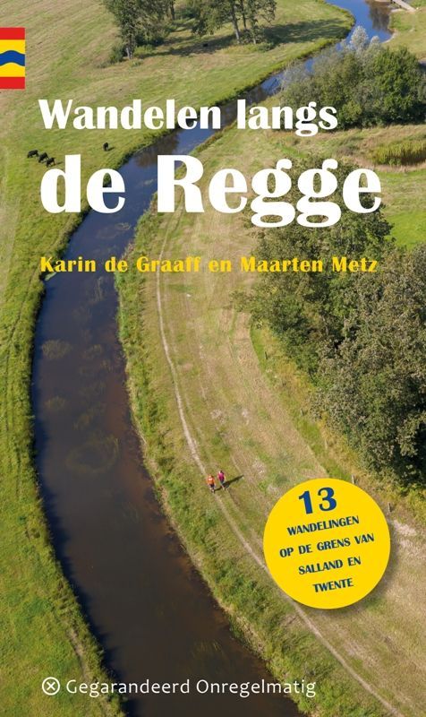 Boekcover: "Wandelen langs de Regge" met een schilderachtig riviergezicht en een gele cirkel met tekst.