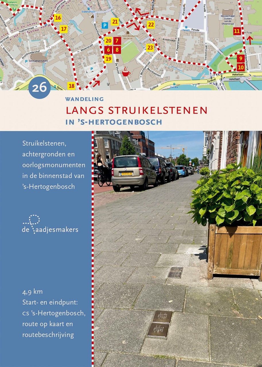 Brochure: Wandeling langs struikelstenen in 's-Hertogenbosch. Kaart met genummerde locaties en straatbeeld.