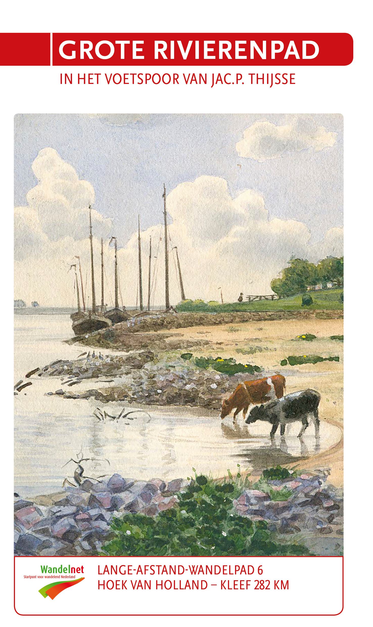 Koeien drinken water langs de rivieroever, met aangemeerde boten, onder een bewolkte hemel.