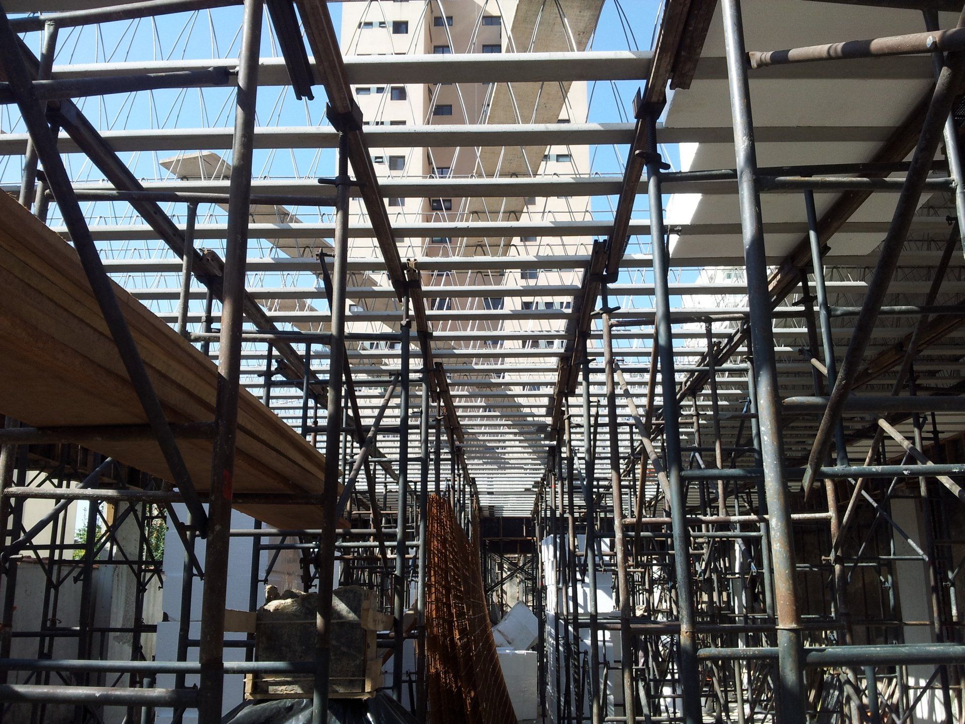 Escoras Equimax em Uso na Obra