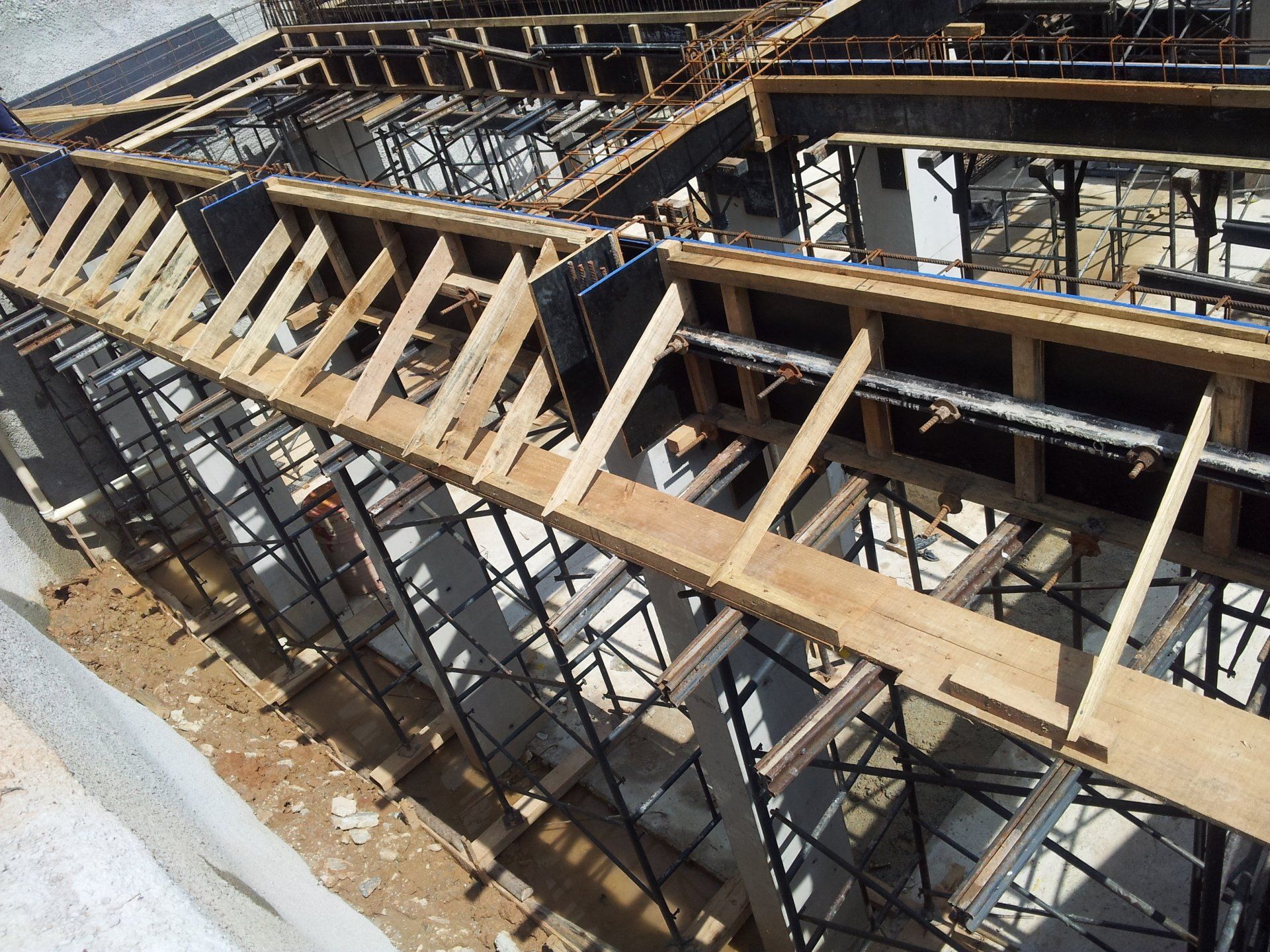 Escoras Equimax em Uso na Obra