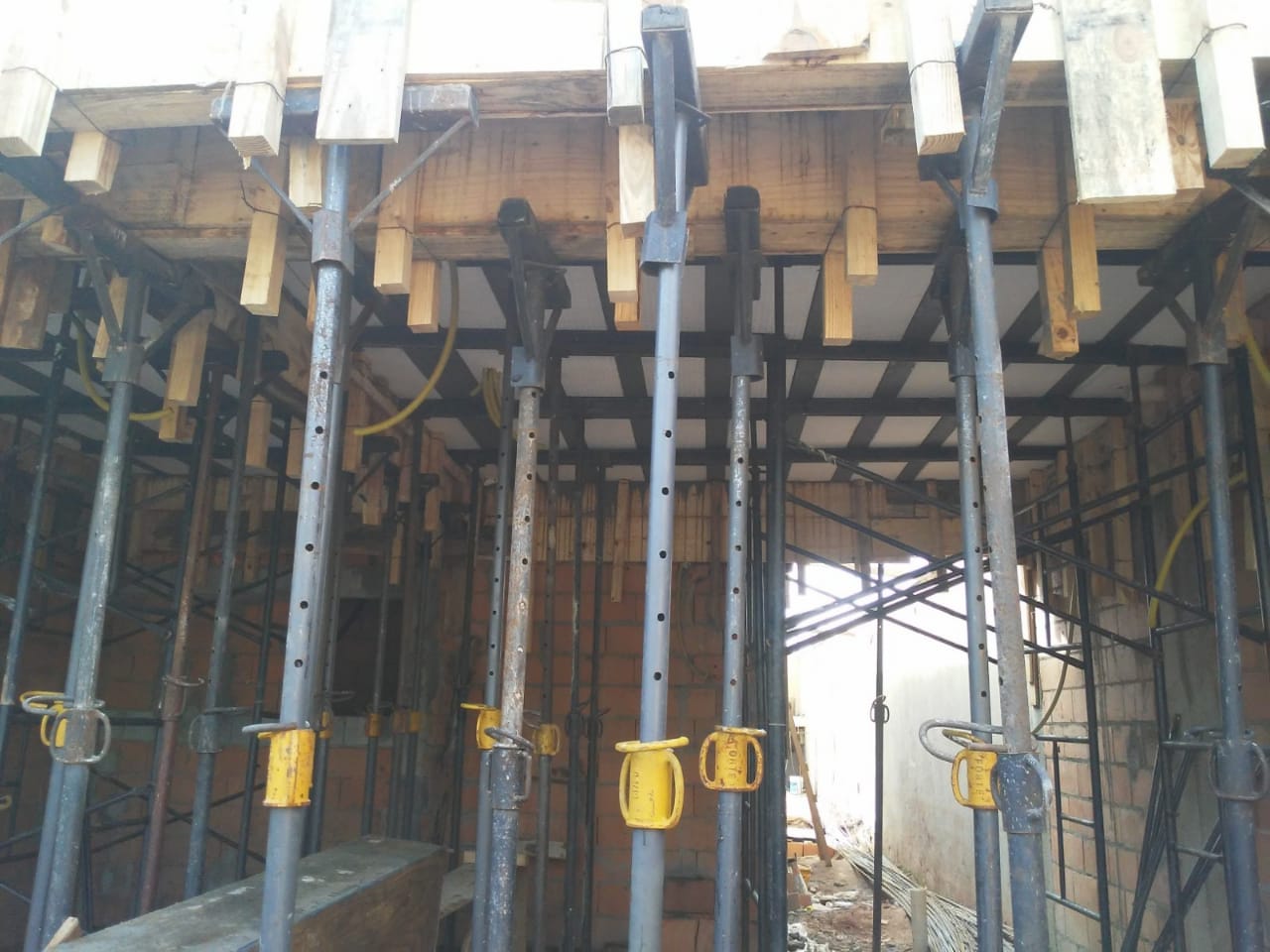 Escoras Pontual Cruzeta Equimax