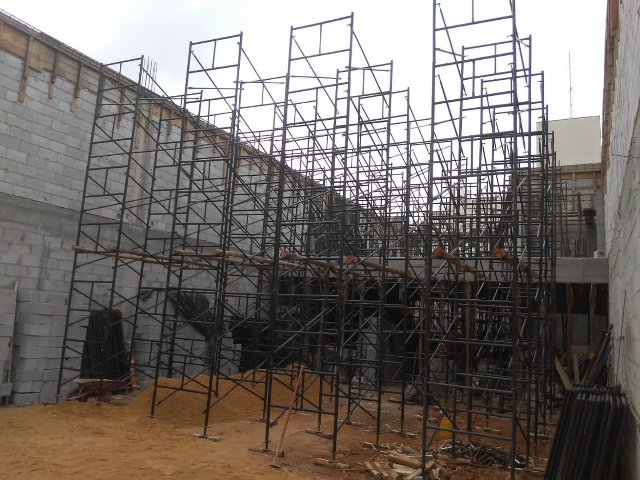 Torre de Escoramento em Vigas Equimax