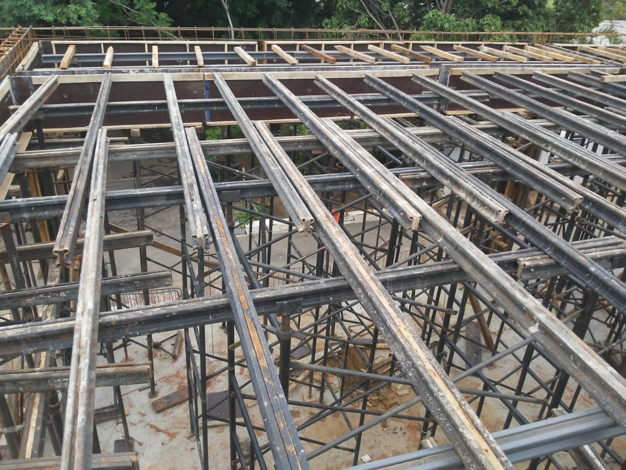 Escoras Equimax em Uso na Obra