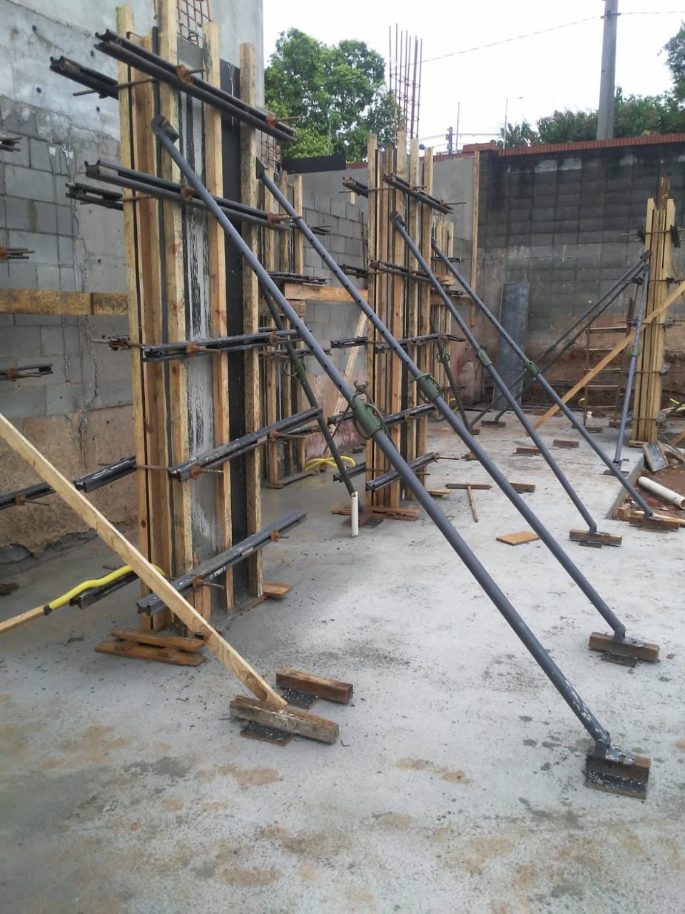 Escoras Equimax em Uso na Obra