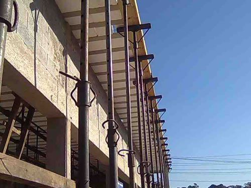 Escoras Equimax em Uso na Obra