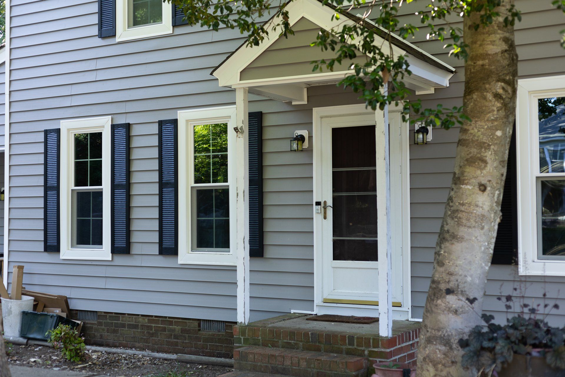An after image of insulated siding  and window replacement in North Chestefield VA. RETEX completed this project in 2022.