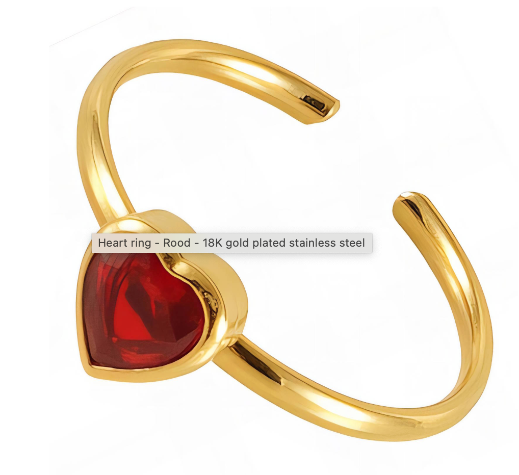 Goudkleurige ring met een rode hartvormige edelsteen.
