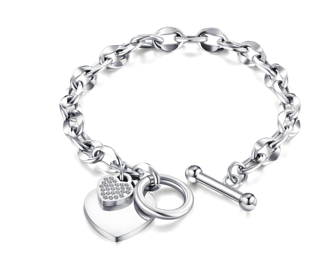 Zilveren schakelarmband met hartvormig bedeltje en knevelsluiting.