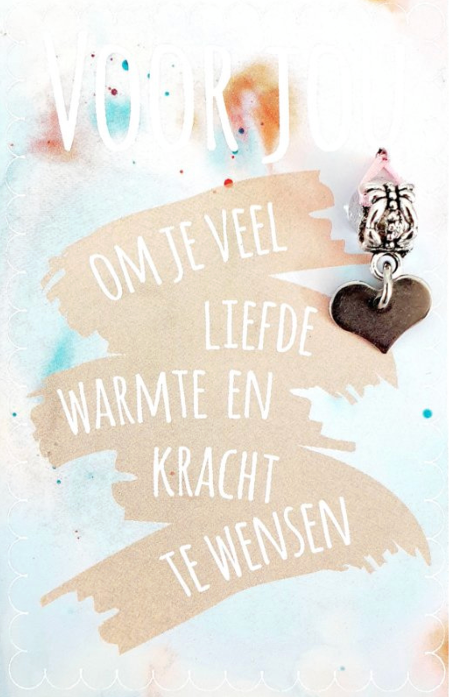 Kaart met een aquarelachtergrond en tekst waarin liefde, warmte, kracht en charme worden gewenst.