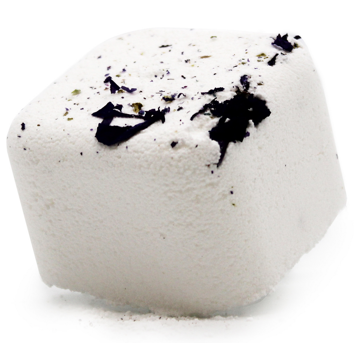 Witte bruisbal met bloemaccenten op een glinsterende ondergrond, met champagne en discobal.