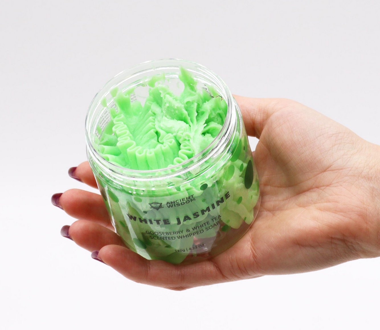 Zeep in een potje met het etiket 