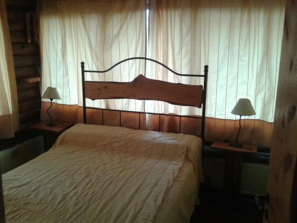 Habitación de cabaña familiar con dos camas
