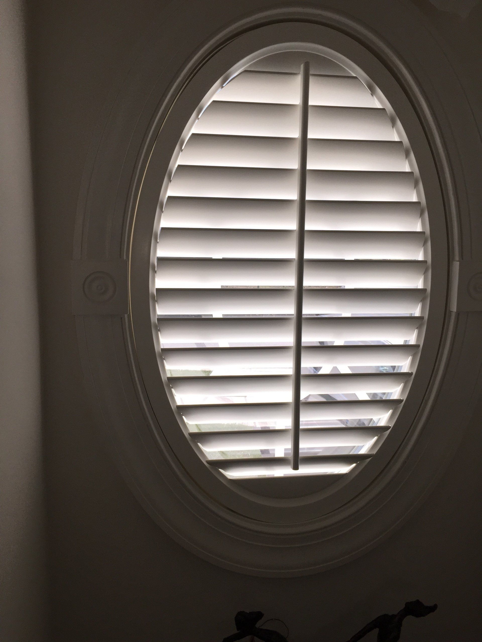 Specialty shaped Oval plantation shutter