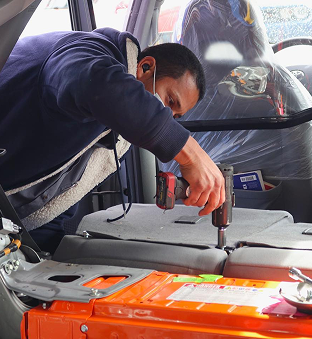 Mechanic workig on a car | Carotech Automotive