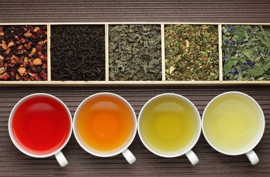 Diversi aromi di tè