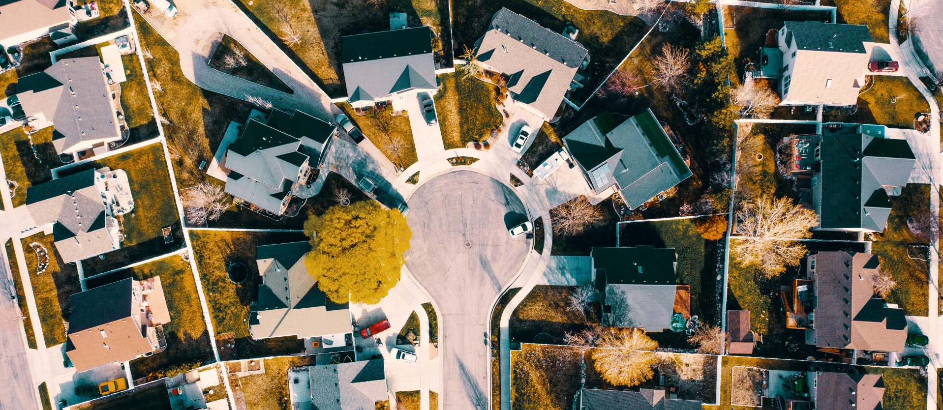 Suburban homes in a cul-de-sac