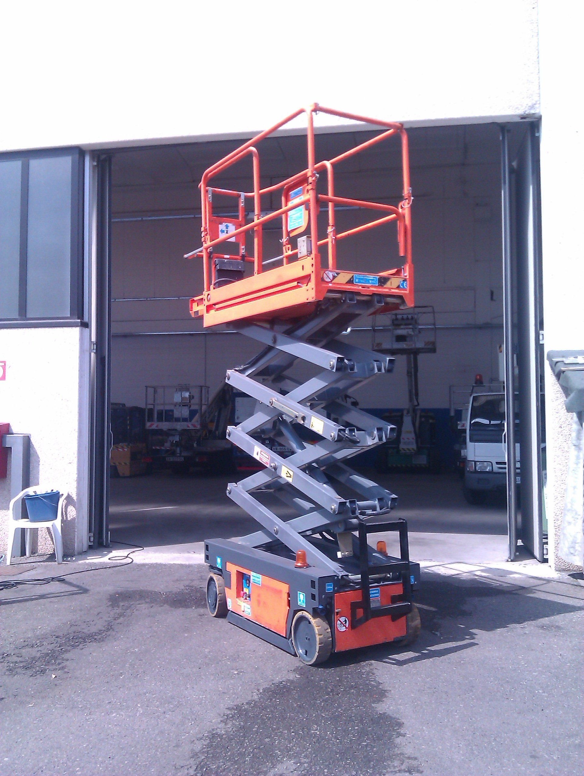 PIATTAFORME MOBILI ELEVABILI