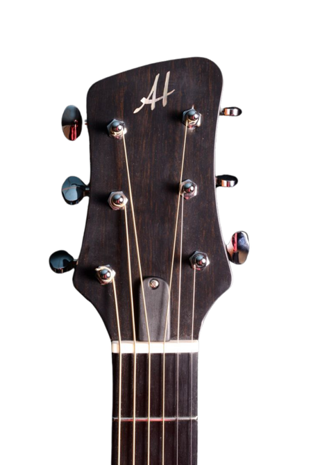 Un gros plan de la tête d'une guitare acoustique