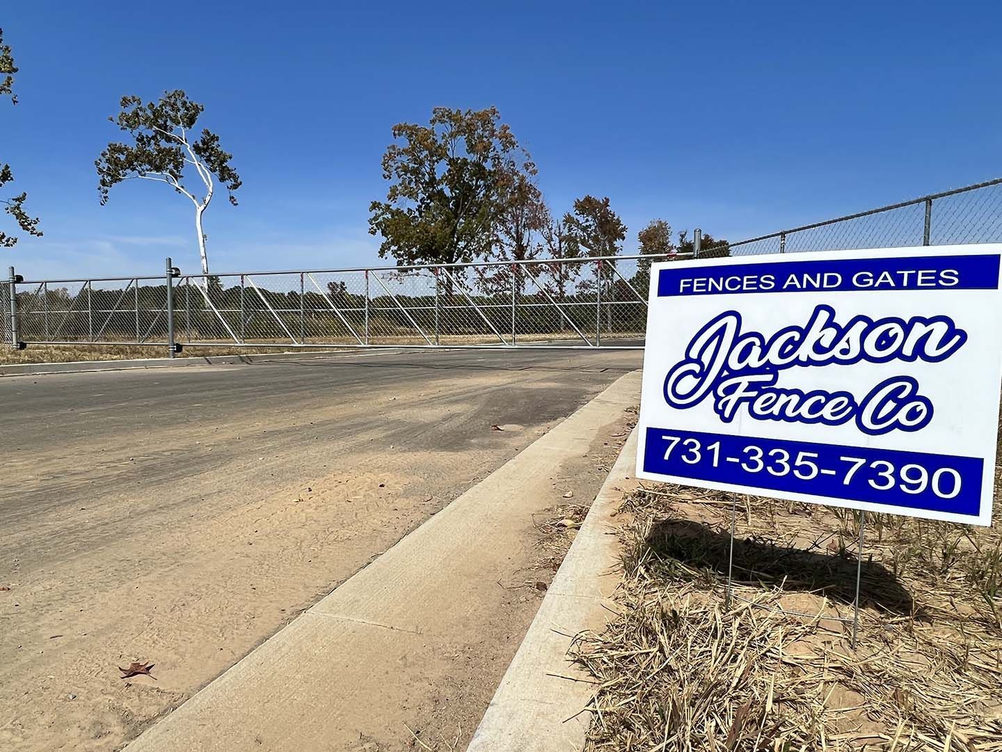 A sign that says jackson fence co on it