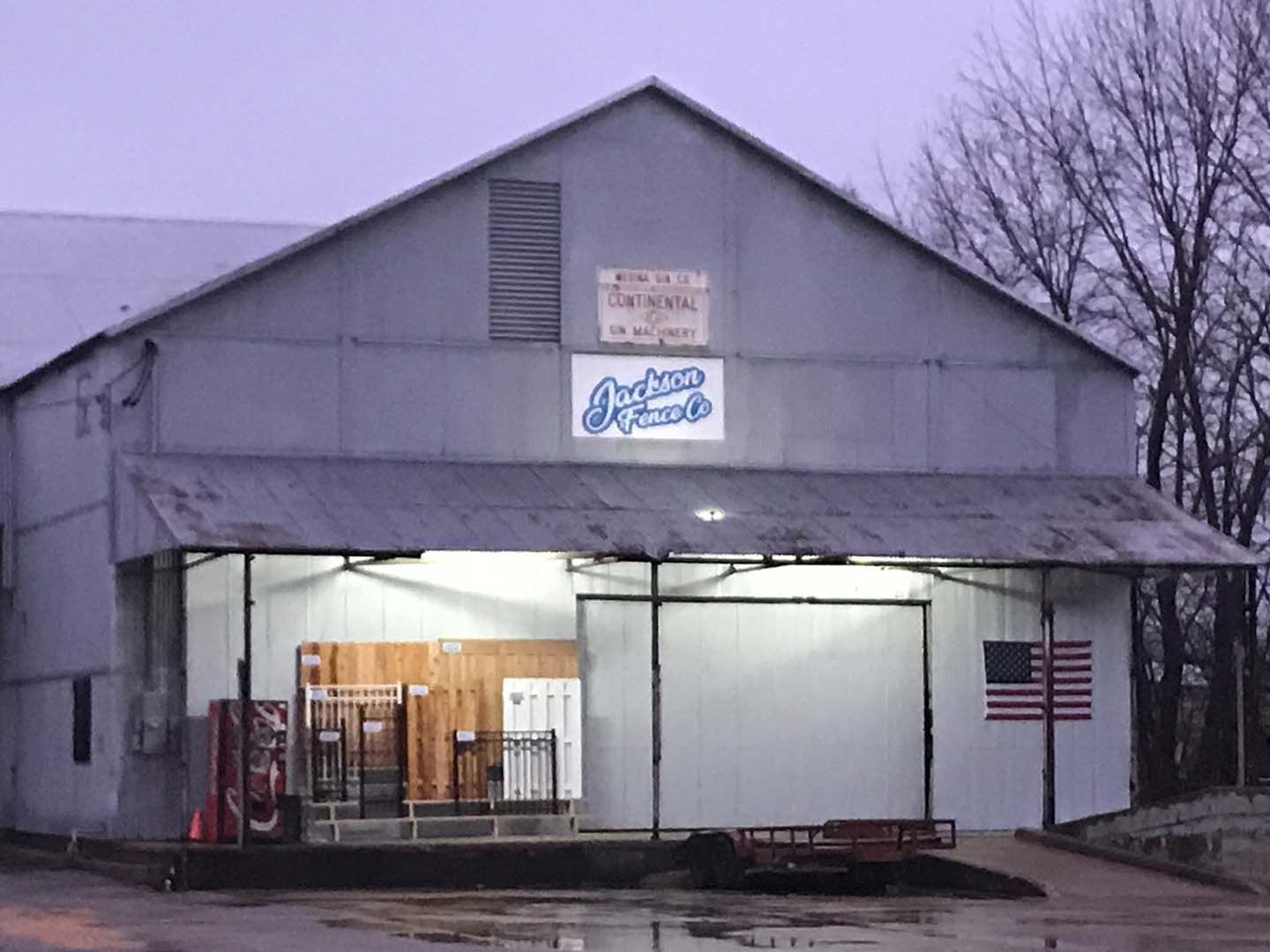 A large building with a sign on it that says ' auto wash '