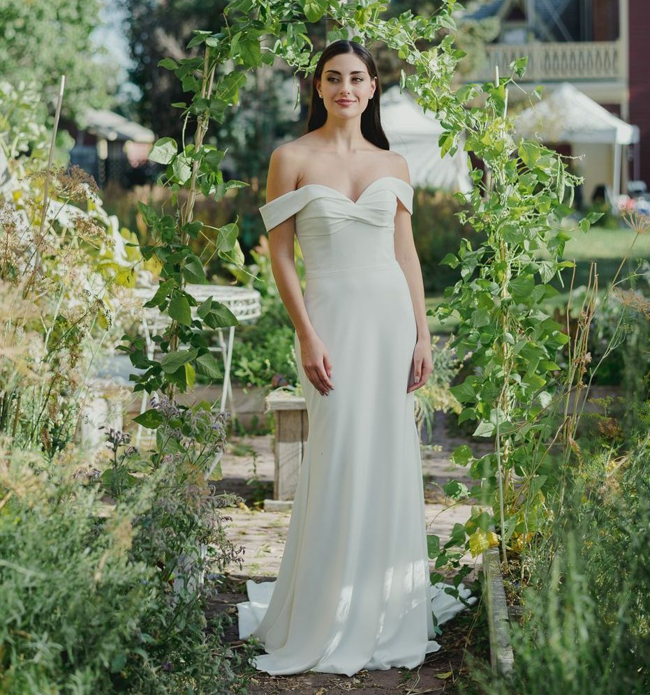 Jersey-satin off-the-shoulder bodice with pleated sweetheart bust. Fit and flare