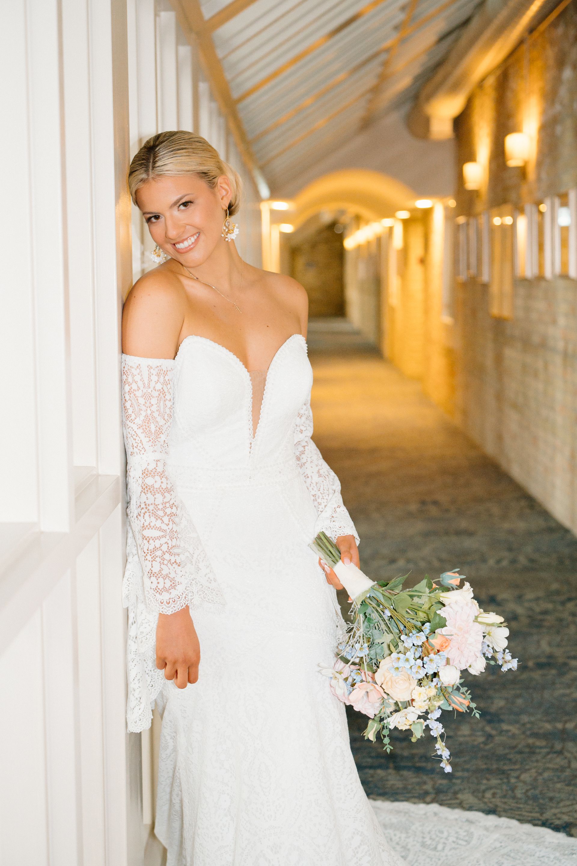 Full lace mermaid style, detachable sleeves